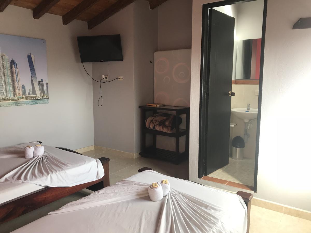 Hotel Calipso מרינייה מראה חיצוני תמונה